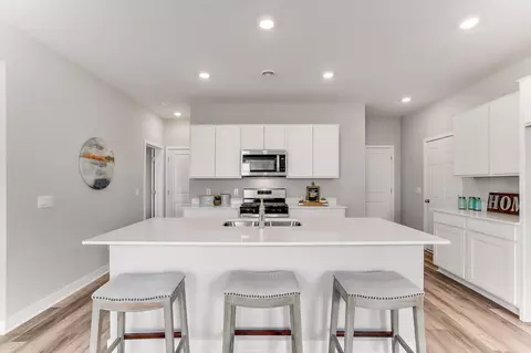 1008 Stone Creek Dr, Jordan, MN 55352