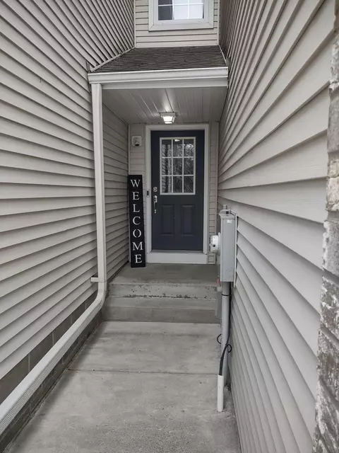 327 Pleasant Ln, Chaska, MN 55318