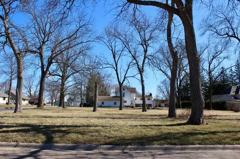 Nnn Center Avenue N, Blooming Prairie, MN 55917