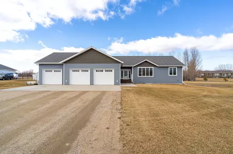 24605 Heritage Dr, Crookston, MN 56716