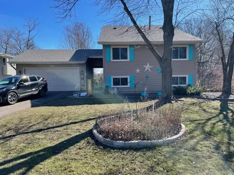 3220 Pilgrim Ln N, Plymouth, MN 55441