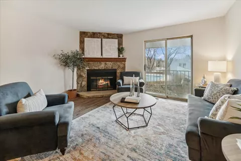 2296 Benson Ave #E, Saint Paul, MN 55116