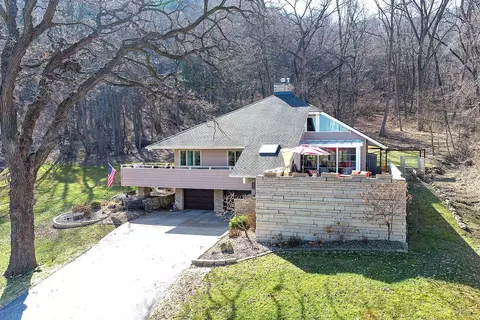121 W Lake Blvd, Winona, MN 55987