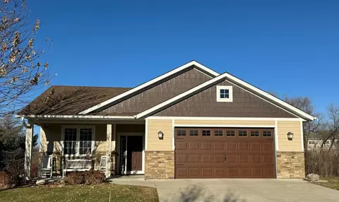 1635 Independence Dr, Northfield, MN 55057