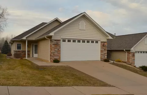 3418 Briarwood Ct, Red Wing, MN 55066