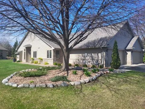 3677 Pond View Pt, Eagan, MN 55122