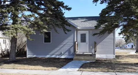 1002 Knight Ave N, Thief River Falls, MN 56701