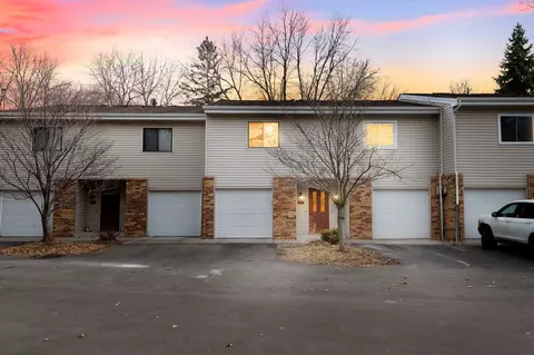 17566 Pond Cir, Eden Prairie, MN 55346