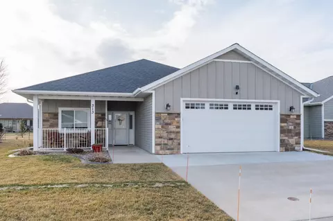 313 Copper Village Cir, Mankato, MN 56001