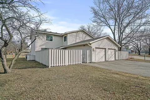 1014 Carmel Ct, Shoreview, MN 55126