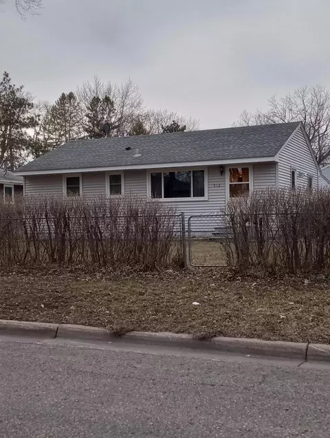 512 Greenway Ave N, Oakdale, MN 55128