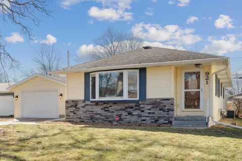 921 2nd St W, Hastings, MN 55033
