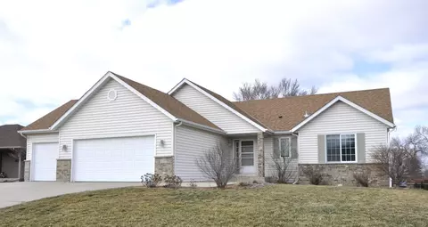 430 Lally Ct, Zumbrota, MN 55992