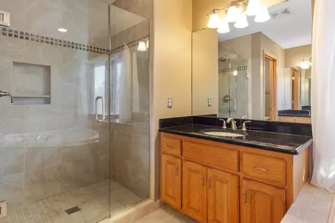 Bath - 1311 Greenleaf Rd, Faribault, MN 55021 photo 4 of 7