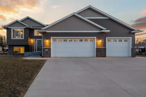 2008 13th Ave NE, Austin, MN 55912