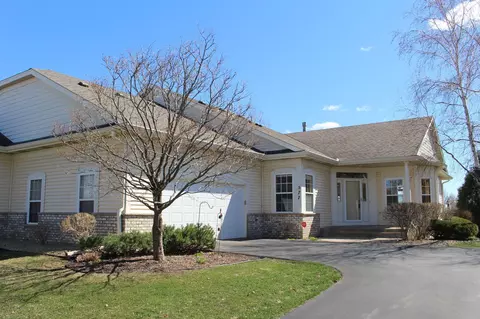 577 Holly Ln N, Oakdale, MN 55128