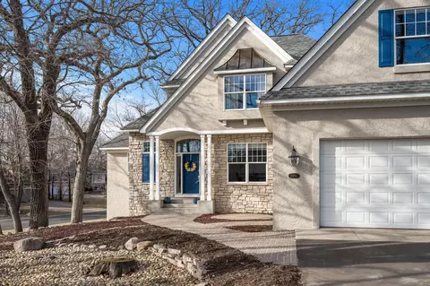 2490 Bridle Creek Trl, Chanhassen, MN 55317