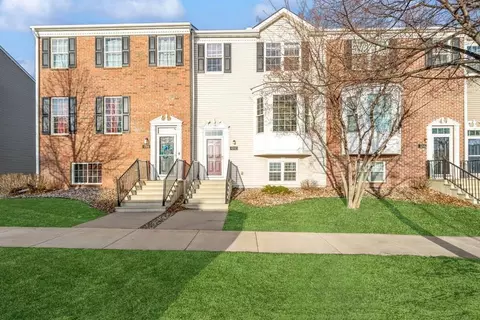 1762 Riverside Dr, Shakopee, MN 55379