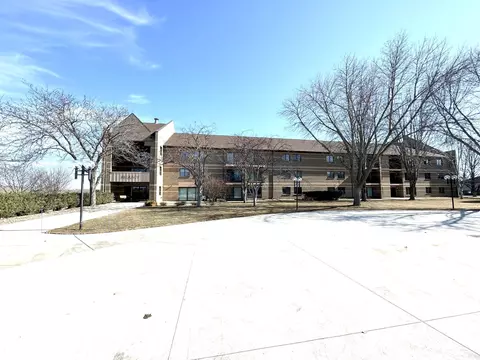 1801 Becker Ave SE #206, Willmar, MN 56201