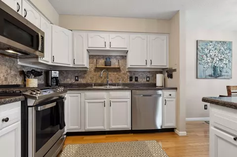 4088 S Meadowlark Rd, Eagan, MN 55122 photo 9