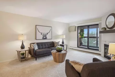 1800 Riverwood Dr #321, Burnsville, MN 55337