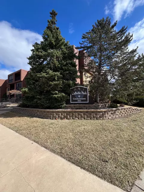 1011 41st Ave NE #214, Columbia Heights, MN 55421