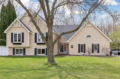 6592 Mere Dr, Eden Prairie, MN 55346