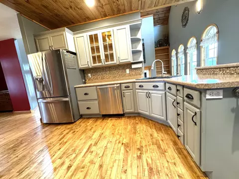 Kitchen - 36713 145th Ave, Eagle Bend, MN 56446 photo 4 of 6