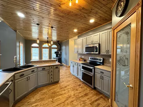 Kitchen - 36713 145th Ave, Eagle Bend, MN 56446 photo 1 of 6