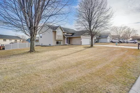 14046 Belmont Ct, Rosemount, MN 55068