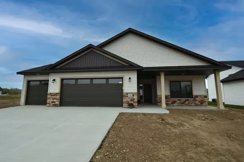 114 Fairway St, Zumbrota, MN 55992