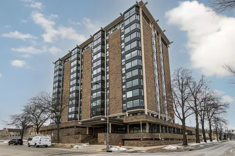 207 5th Ave SW #607, Rochester, MN 55902