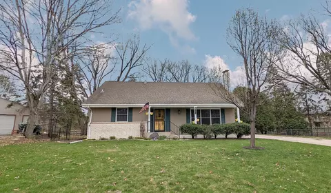 3072 Patton Rd, Roseville, MN 55113
