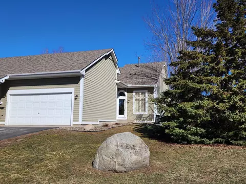 943 Winterberry Dr, Woodbury, MN 55125