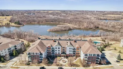 3110 N Chestnut St #214, Chaska, MN 55318