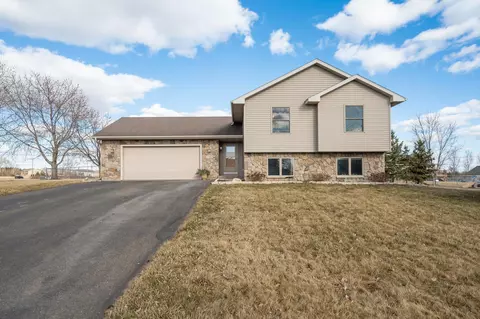 710 Robert Phillip Pl, Roberts, WI 54023