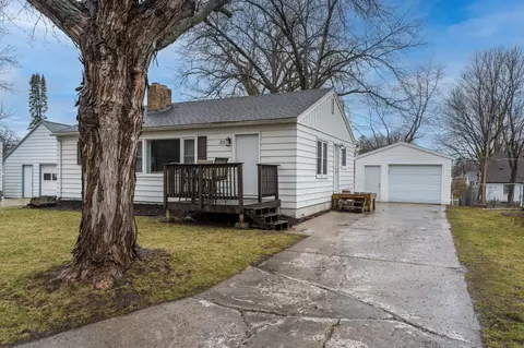 20 Southview Dr, Mankato, MN 56001