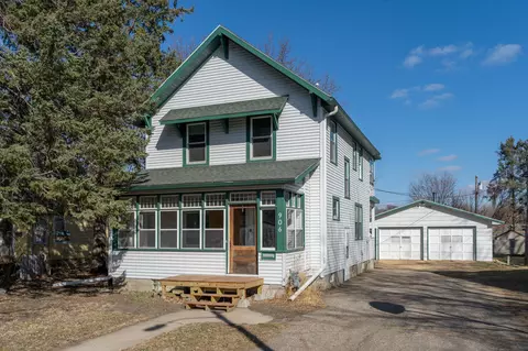 906 Lyndale St, North Mankato, MN 56003