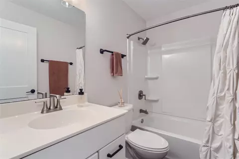 Bath - 6826 Langford Dr, Edina, MN 55436 photo 3 of 3