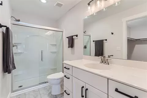 Bath - 6826 Langford Dr, Edina, MN 55436 photo 1 of 3