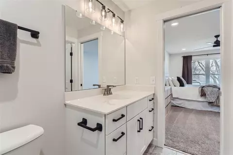 Bath - 6826 Langford Dr, Edina, MN 55436 photo 2 of 3