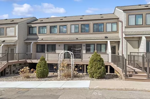 8944 Neill Lake Rd #144D, Eden Prairie, MN 55347