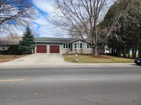 810 18th St SE, Owatonna, MN 55060