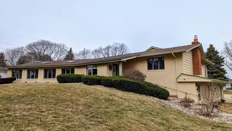 11920 Horizon Ln, Burnsville, MN 55337