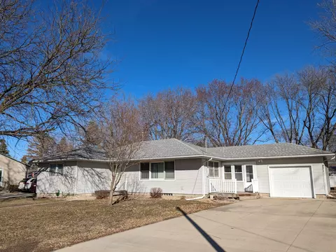 471 Center Ave S, Glenville, MN 56036