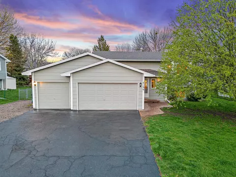 6196 Kalenda Ln NE, Albertville, MN 55301