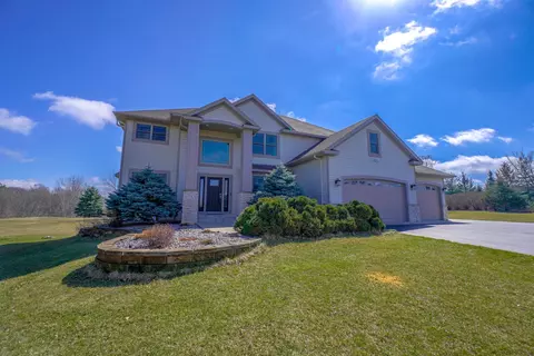 801 Ross Rd, Hudson, WI 54016