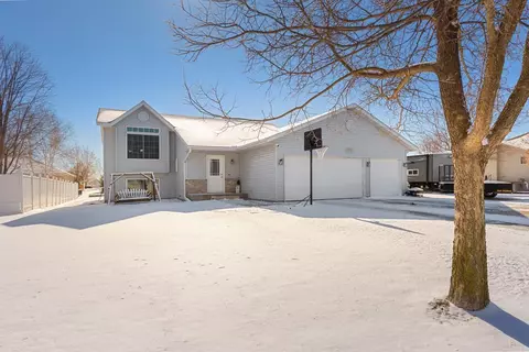 1205 Sunnydale Pl SE, Owatonna, MN 55060