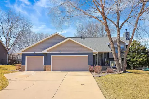 17335 Greenview Cir, Lakeville, MN 55044