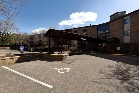 2670 Oxford St N #215, Roseville, MN 55113